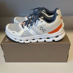 On cloud tennis shoes